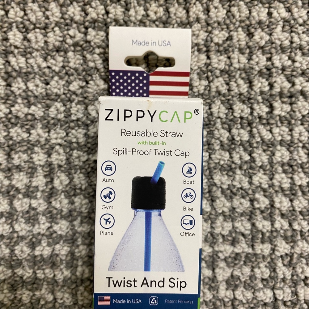 NWT ZIPPYCAP Reusable Spill-Proof Twist Straw Cap in Black & Blue